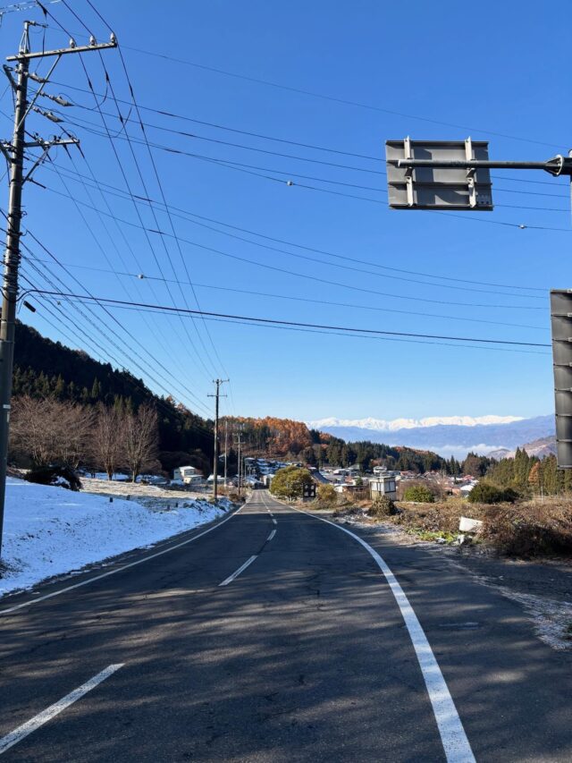 .
寒いですがお天気がよくて気持ちいいですね☺️
雪、霜、湯気、薪ストーブ
冬の始まりです𓂃 ◌‬𓈒𓋪‪