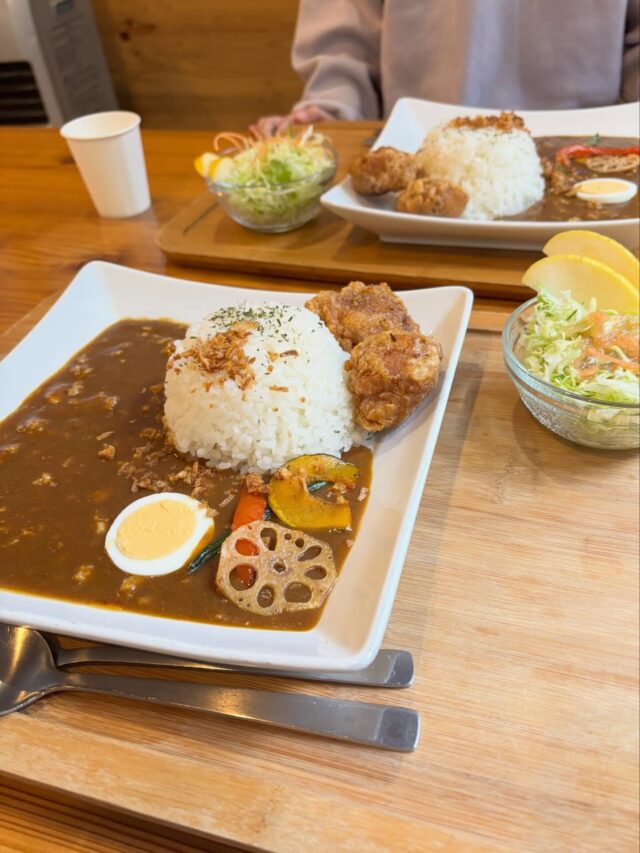 .
食堂も賑やかです😊
写真は
#からあげカレー　¥950
やみつきになります🤤またすぐに食べたくなっちゃうんですよねぇ😋