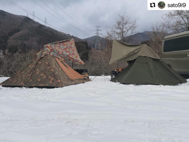 .
キャンプ場のご利用ありがとうございました😊✨✨

#Repost @sato9i9 with @use.repost
・・・
寒波と湯を求め子安温泉キャンプ場へ

設営が終わりまずは温泉
そのタイミングで雪が降り出す
ポカポカ状態になったところで
幕に戻りキンキンに冷えたビールで乾杯

吹雪いたり止んだりを繰り返しもっと降れよと
思いながら就寝💤
結局クローズせずオープンで寝た

朝目覚めると良い感じに積もってんじゃんと
目がギラつく

やっぱ雪中は面白い

#雪中キャンプ #雪中 #子安温泉キャンプ場 
#軍幕キャンプ 寒波を求めて